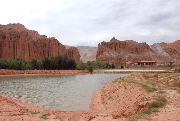 Guide National Geopark mit Danxia-Landschaft in Qinghai