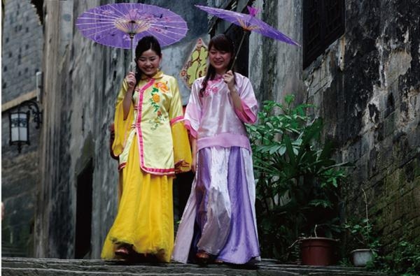 Mads in der Altstadt Hongjiang