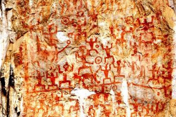 Huashan-Felsmalereien am Fluss Zuojiang