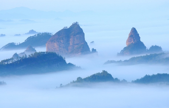 Zehntausend-Buddha-Berg Wanfushan in Tongdao