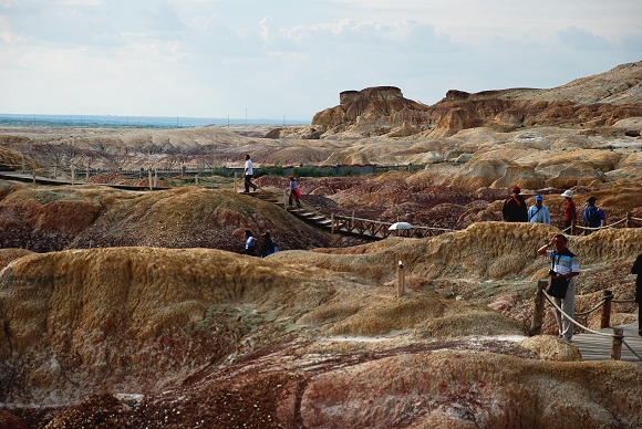 Yardang-Landschaft am bunten Strand