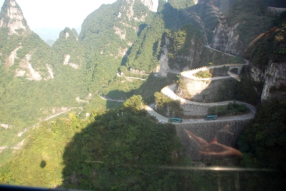 Himmelsserpentine im Tianmenshan-Nationalpark in Zhangjiajie